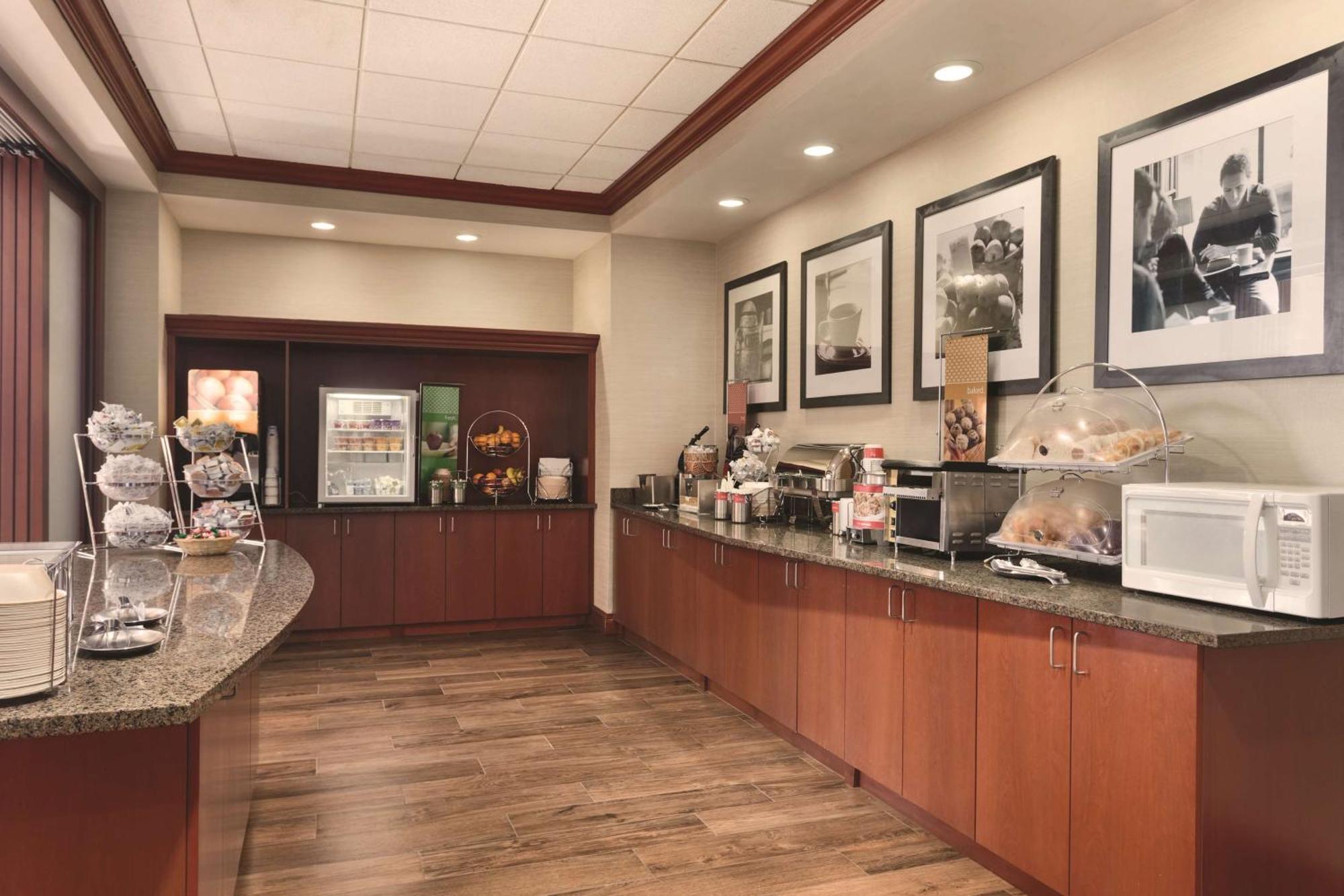 Hampton Inn & Suites Mystic Exteriör bild