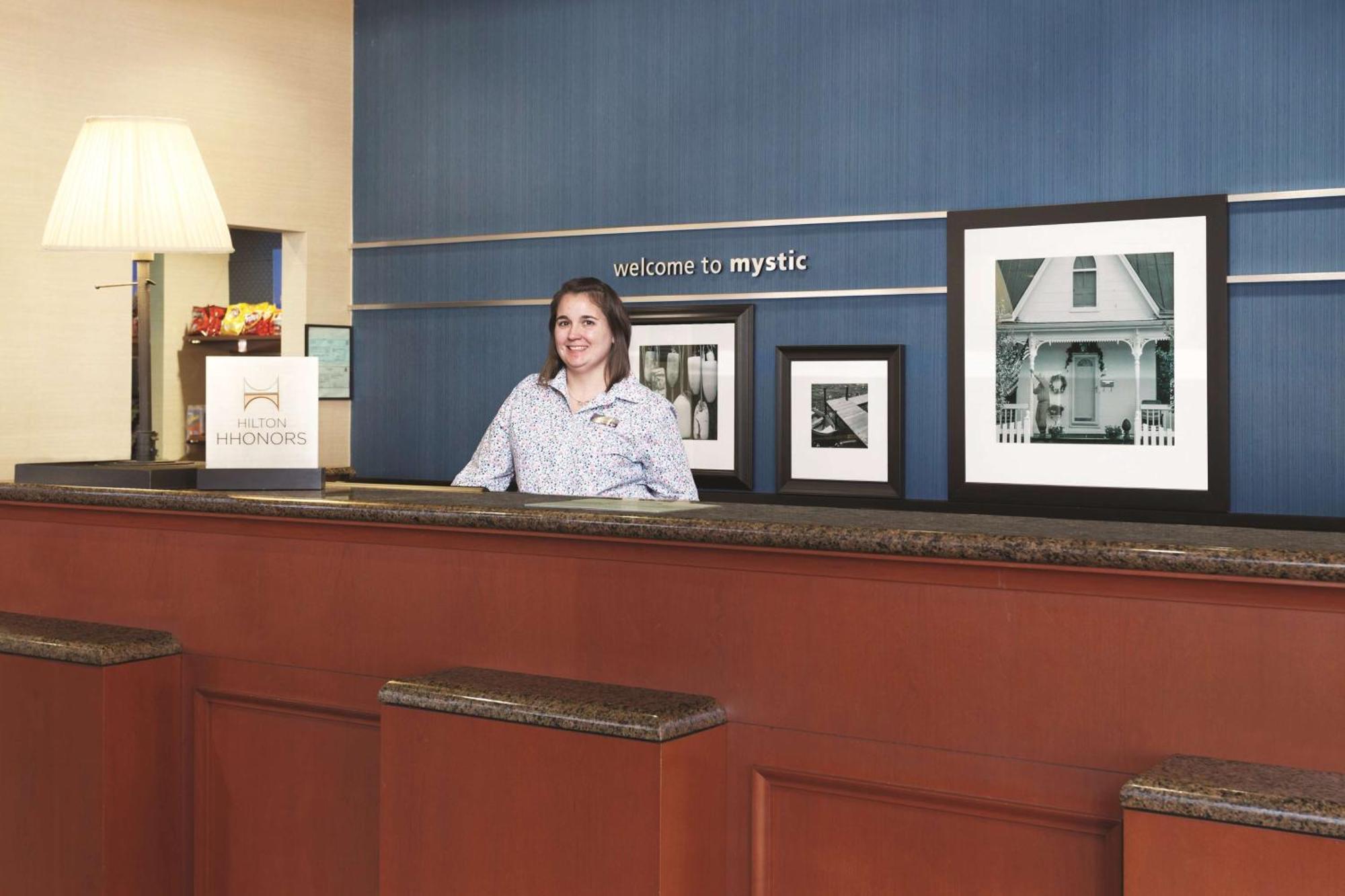 Hampton Inn & Suites Mystic Exteriör bild