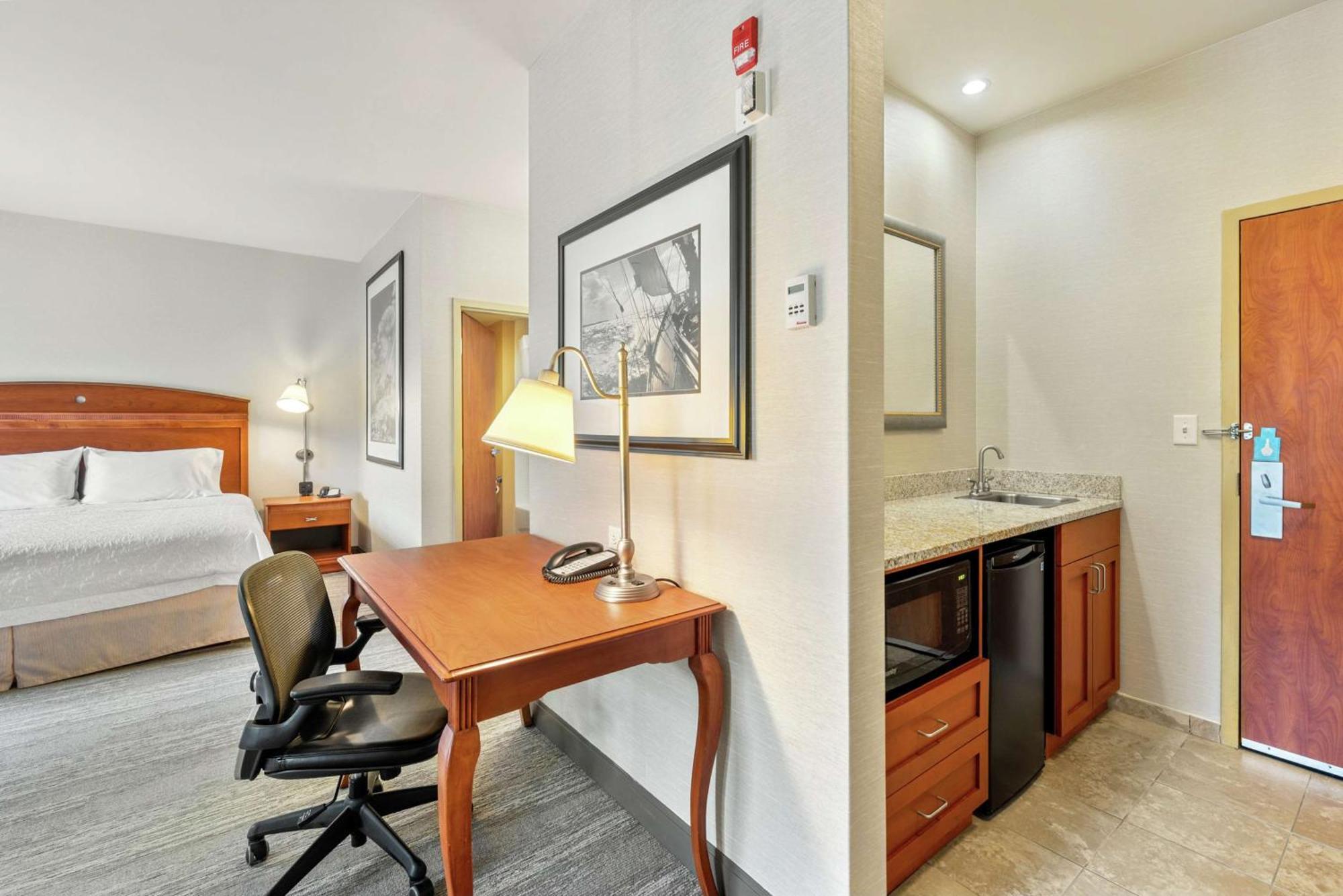 Hampton Inn & Suites Mystic Exteriör bild