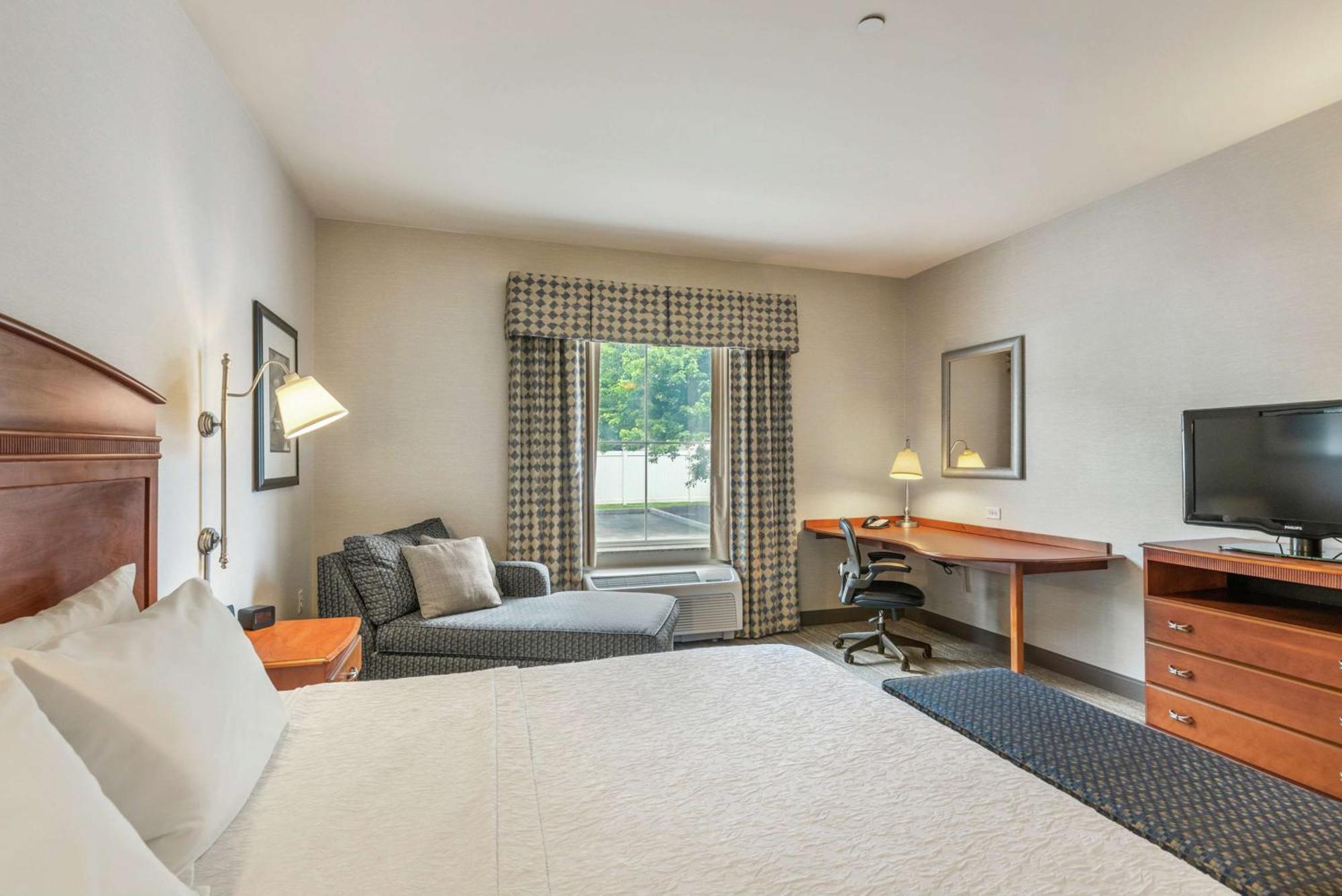 Hampton Inn & Suites Mystic Exteriör bild