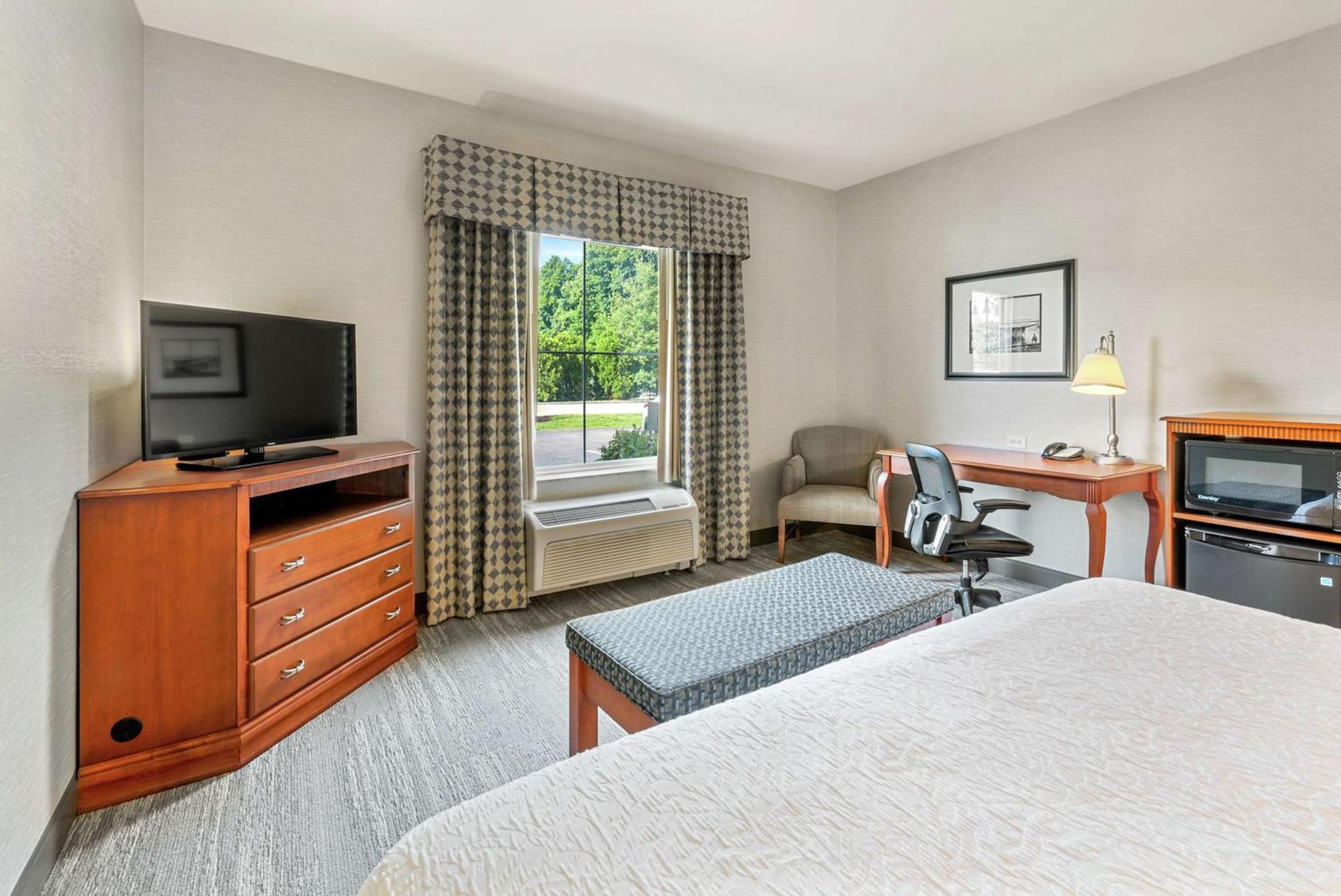 Hampton Inn & Suites Mystic Exteriör bild