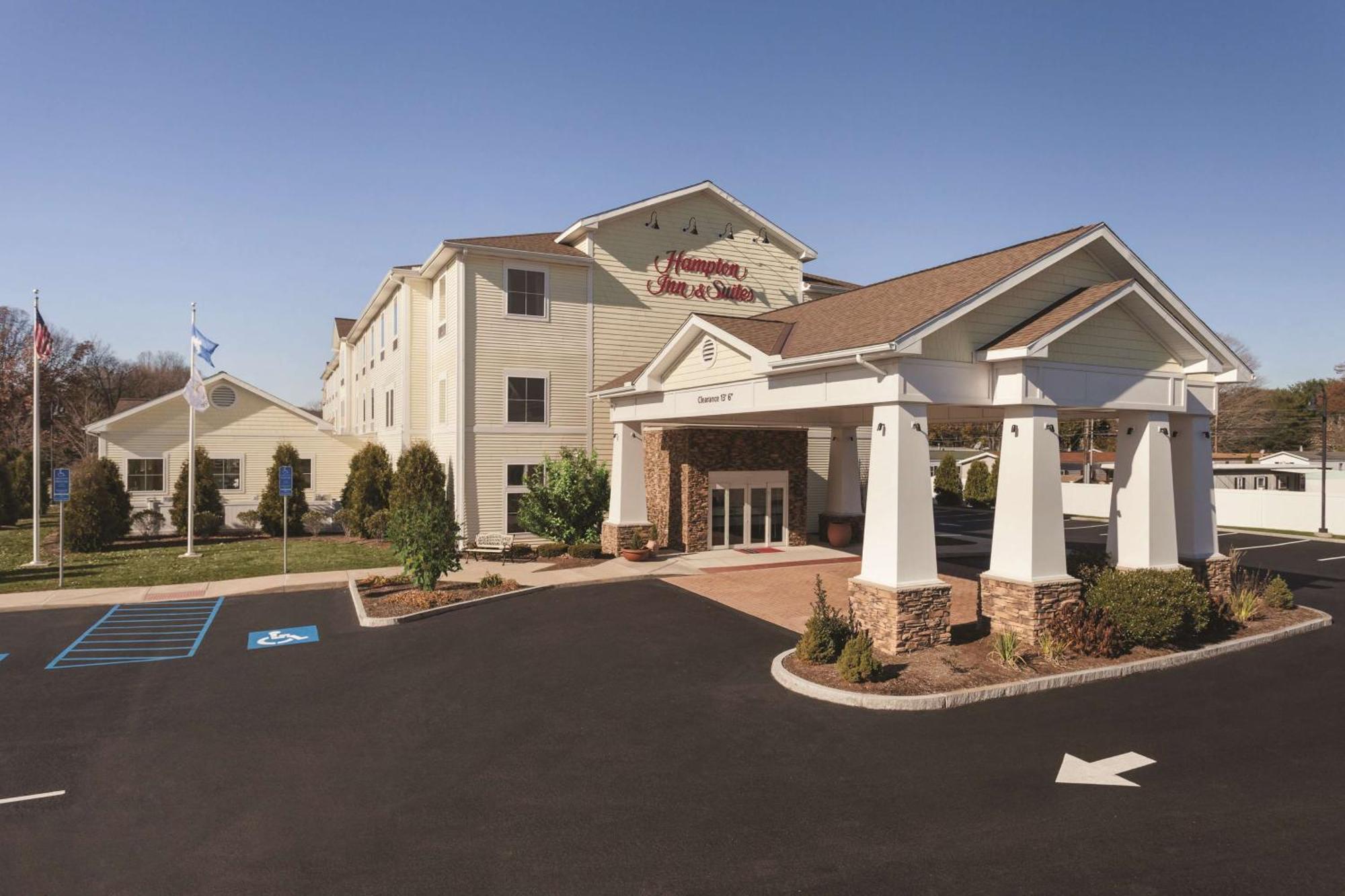 Hampton Inn & Suites Mystic Exteriör bild