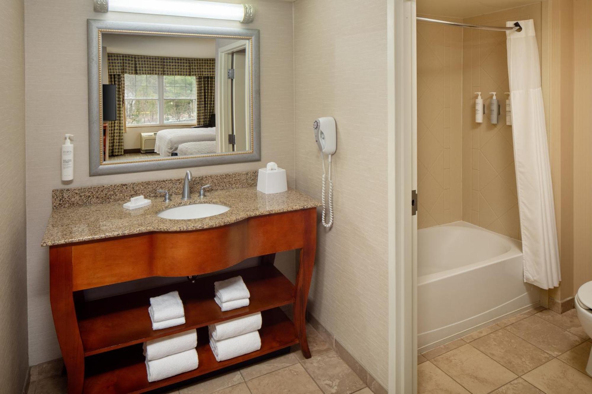 Hampton Inn & Suites Mystic Exteriör bild